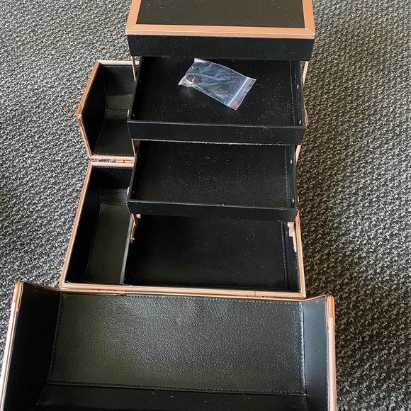 Makeup bag - Picture 3 of 6